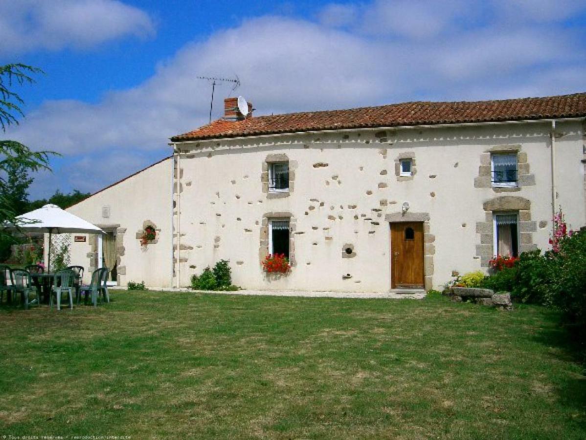 Guest house Domaine Des Z'ailes Saint-Florent-des-Bois