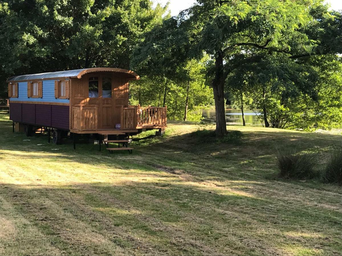 Guest house Domaine Des Z'ailes Saint-Florent-des-Bois